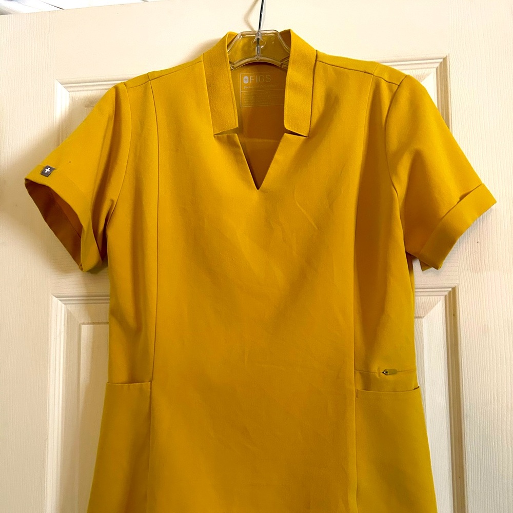 Figs “Inala” scrub top